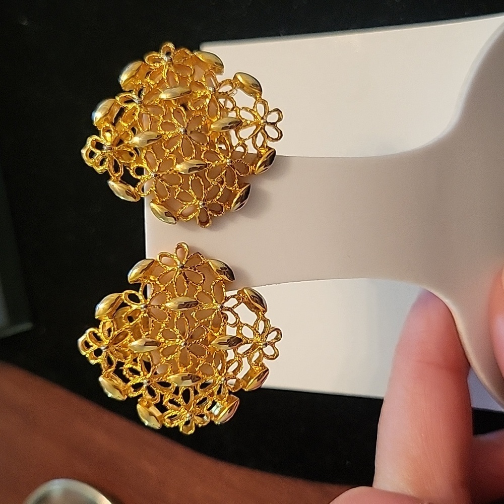 Vintage clip earrings